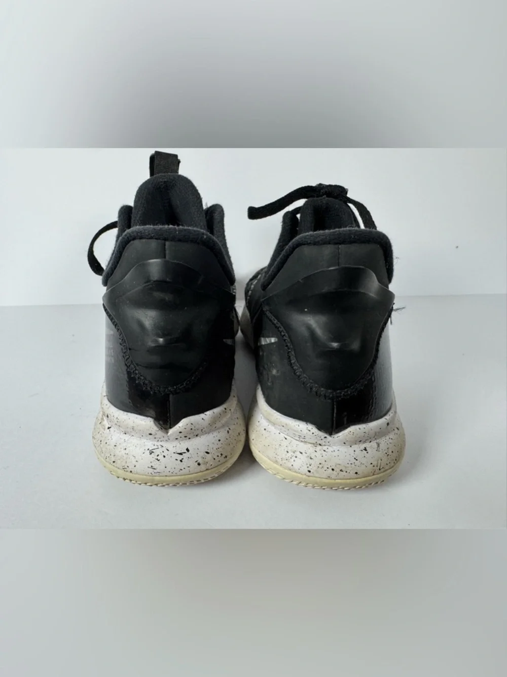 Nike Basketball shoes Witness V5 air zoom black white Size 7Y